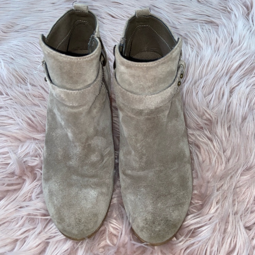 Suede tan booties